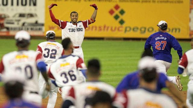 Tiburones1280_j8wf5ms5_x7fpvvyd.jpg